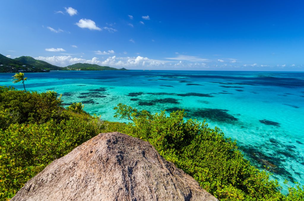 Vista do Mar do Caribe e Providencia vista do topo de Crab Caye em San Andres y Providencia Colômbia