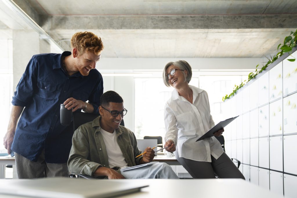Atmosfera inclusiva do espaço de trabalho em um escritório